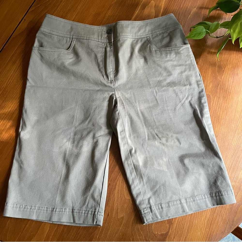 Chico's Zip Front Khaki Bermuda Shorts - 0.5 Short - US Size 6
